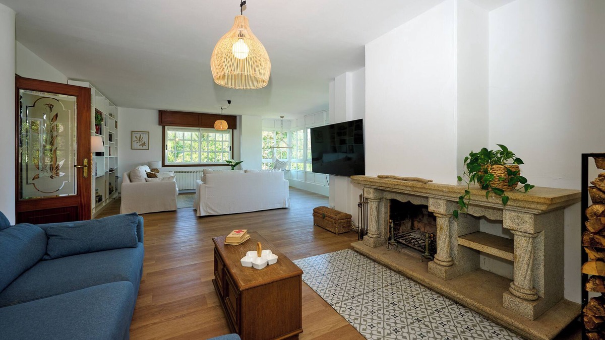 Santiago de Compostela House | Casa Santi - 10 minutes from Santiago capacity 14 people
