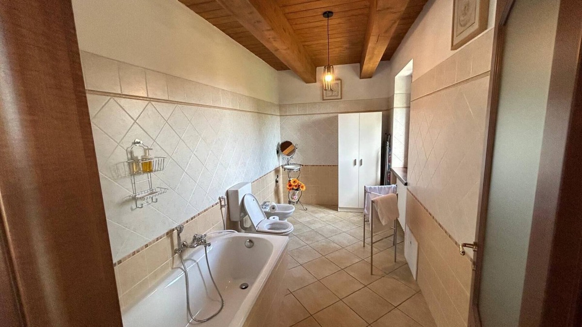 Bagnolo Piemonte House | Casa Salada, Immersa in un Castagneto fra Montagna e Pianura