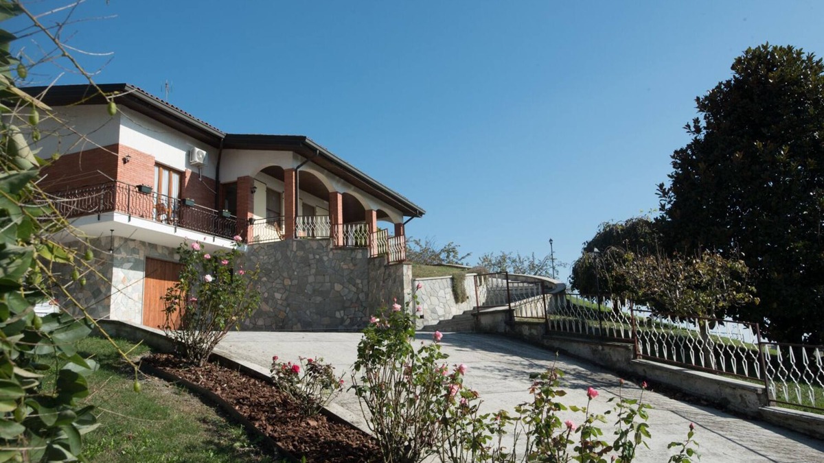 Solonghello Villa | Casa Serena - Unique Retro/Classic Villa in Wine Country near Milan Terrace View