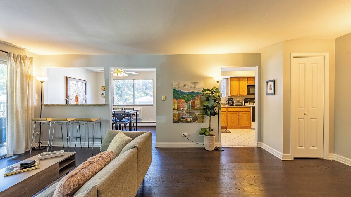 Forest Park Condo | Casa Serenità: Downtown Forest Park, Close to Trains, Parking