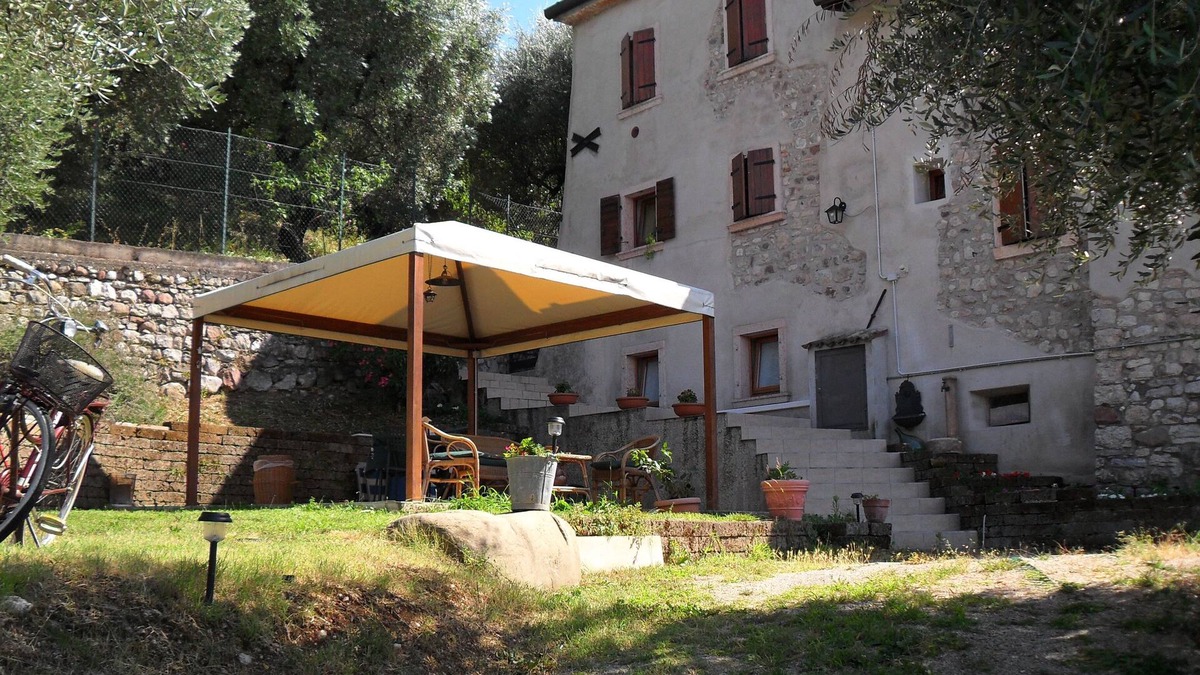 Albisano Apartment | Casa Silvia Charming furnished apartment for 4 pers. Torri del Benaco/Albisano.