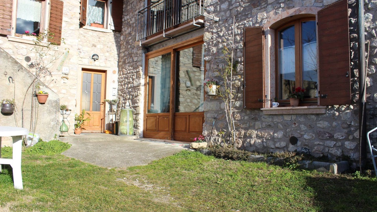 Albisano Apartment | Casa Silvia II near Torri del Benaco