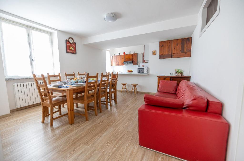 Clusone Apartment | Casa soleggiata sull'altopiano