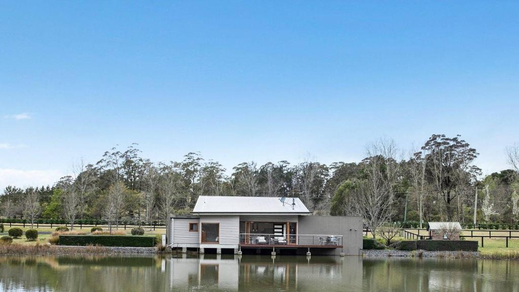 Alpine Villa | Casa Sul Lago in the H'Lands