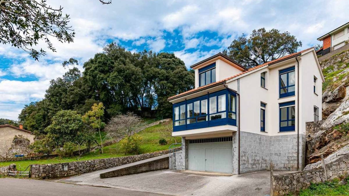 La Portilla House | Casa Sumidoriu- En el Precioso Pueblo Costero de Barro
