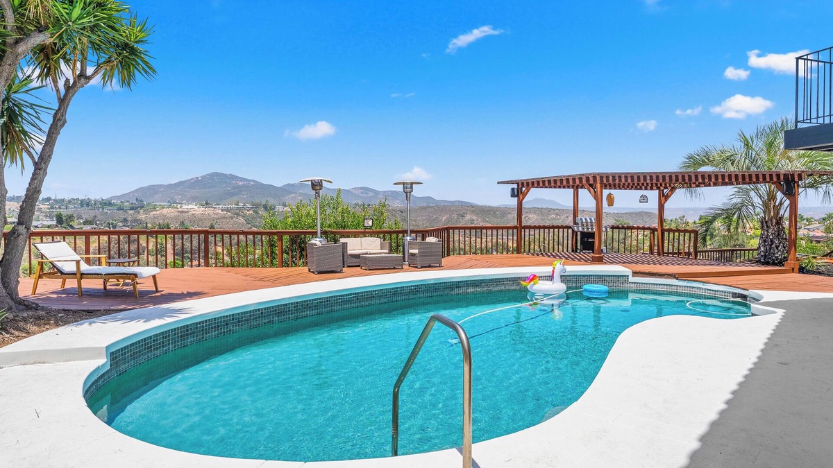 El Cajon Apartment | Casa sunset Modern 2BR/1BA in Fletcher Hills with beautiful sunset views, pool