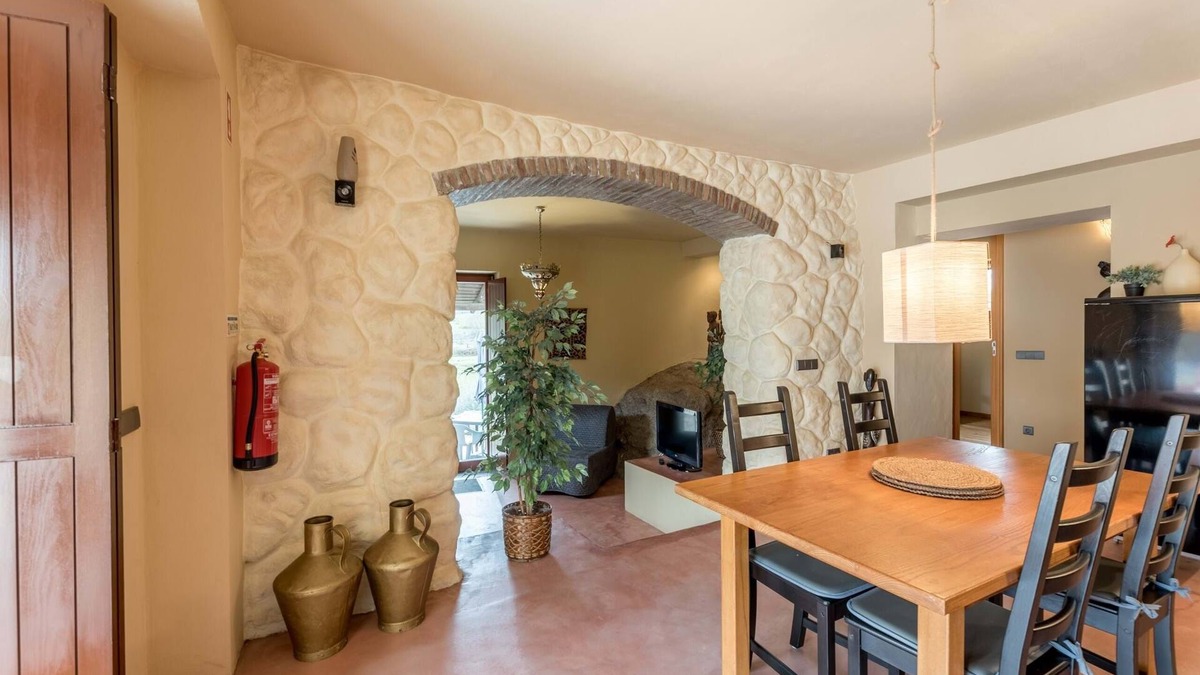 Castelo de Vide Apartment | Casa Terra is nestled on the edge of an olive farm with a swimming pool