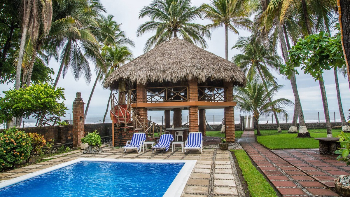 El Zonte House | Casa Tia Tita - El Zonte - Special Beach Front Property - Full House