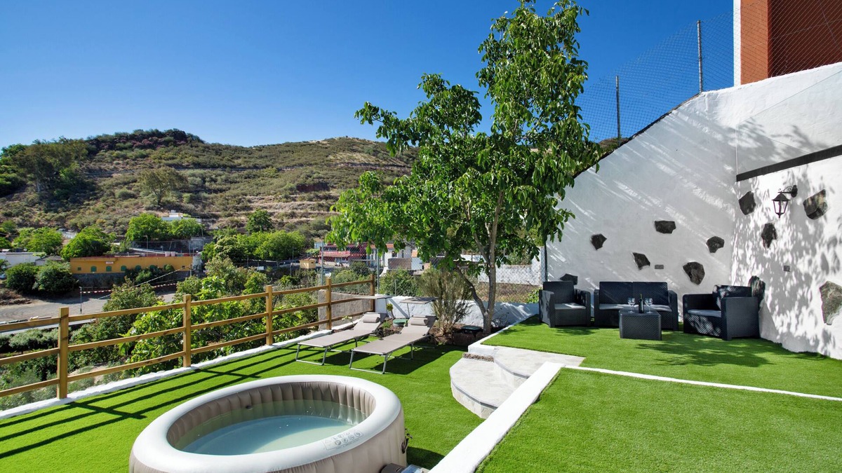 Vega de San Mateo Ski Chalet | 'Casa Tito Y Teresita' with Sea View, Private Terrace and Wi-Fi