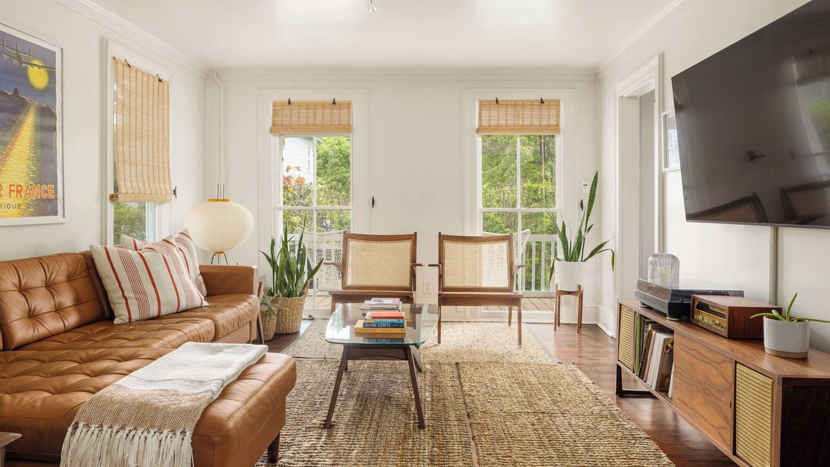 Tivoli House | Casa Tivoli - Upstate Getaway in Charming Village