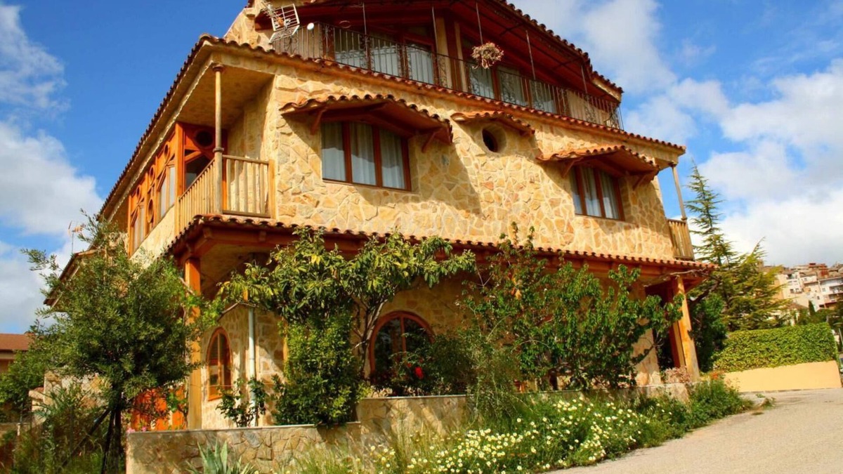 Horta de Sant Joan House | CASA TONI GRANDES GRUPOS