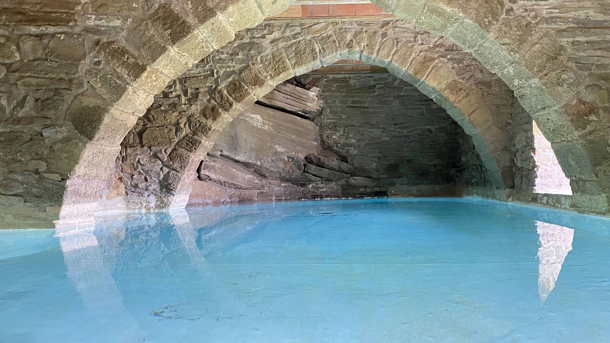 Casserres Villa | Casa Torres - 7 bedroom villa with inside + outside swimming pool
