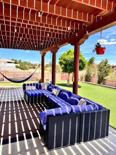 Farmington House | Casa Uva Beautiful Family House Retreat with pool and views