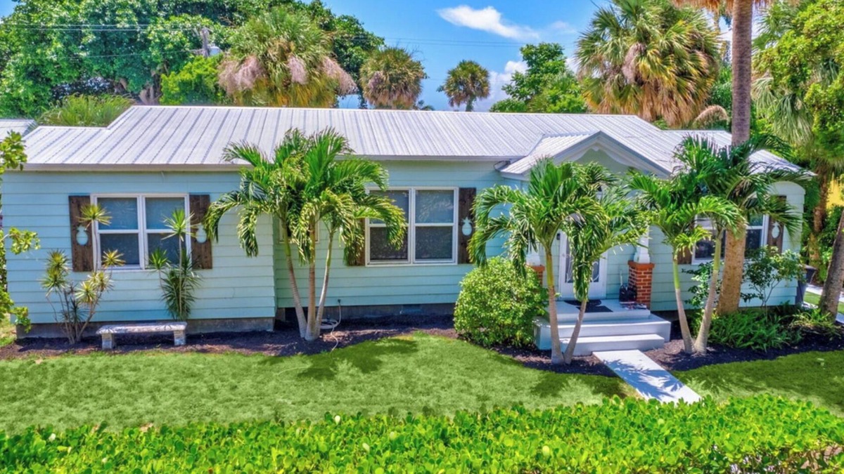 Northwood Shores House | Casa Vabin: Lap Pool, Modern "Old Florida" Charm