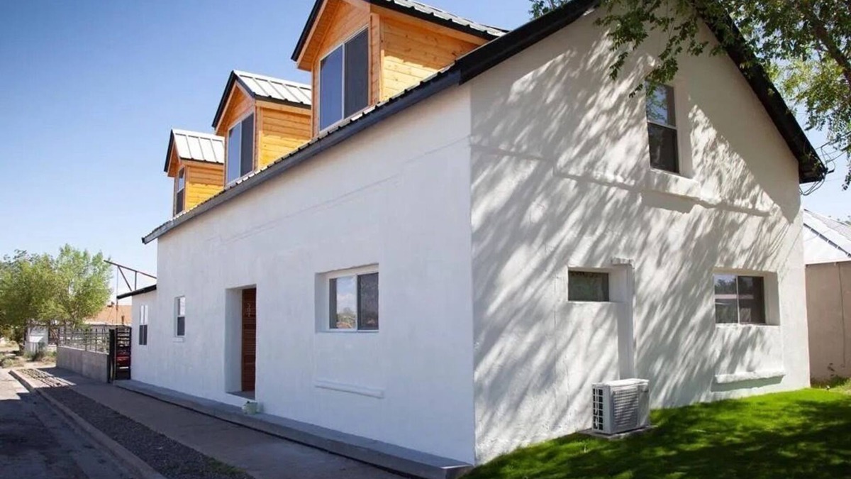 Marfa House | Casa Verde Charming Adobe 3-bedroom 2-bath house with yard in Marfa