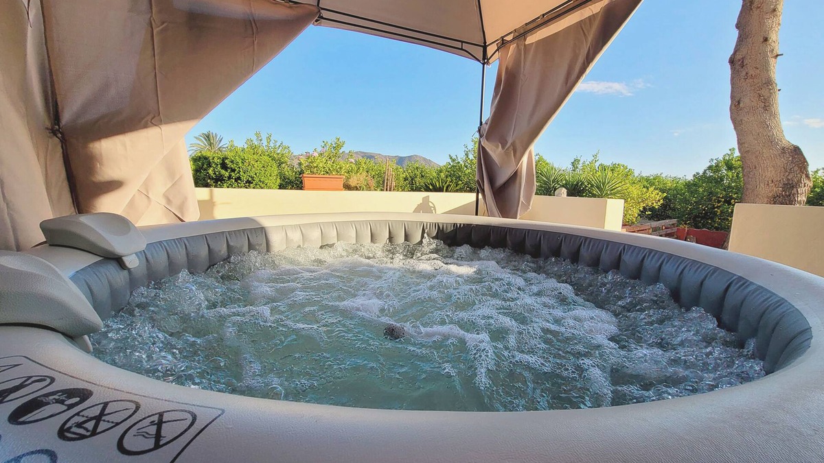 Llano de Brujas Cottage | Casa Verna tú Escapada Ideal en Familia o Grupo; Actividades, Jacuzzi y Barbacoa
