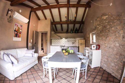 Boragni House | CASA VIRGINIA