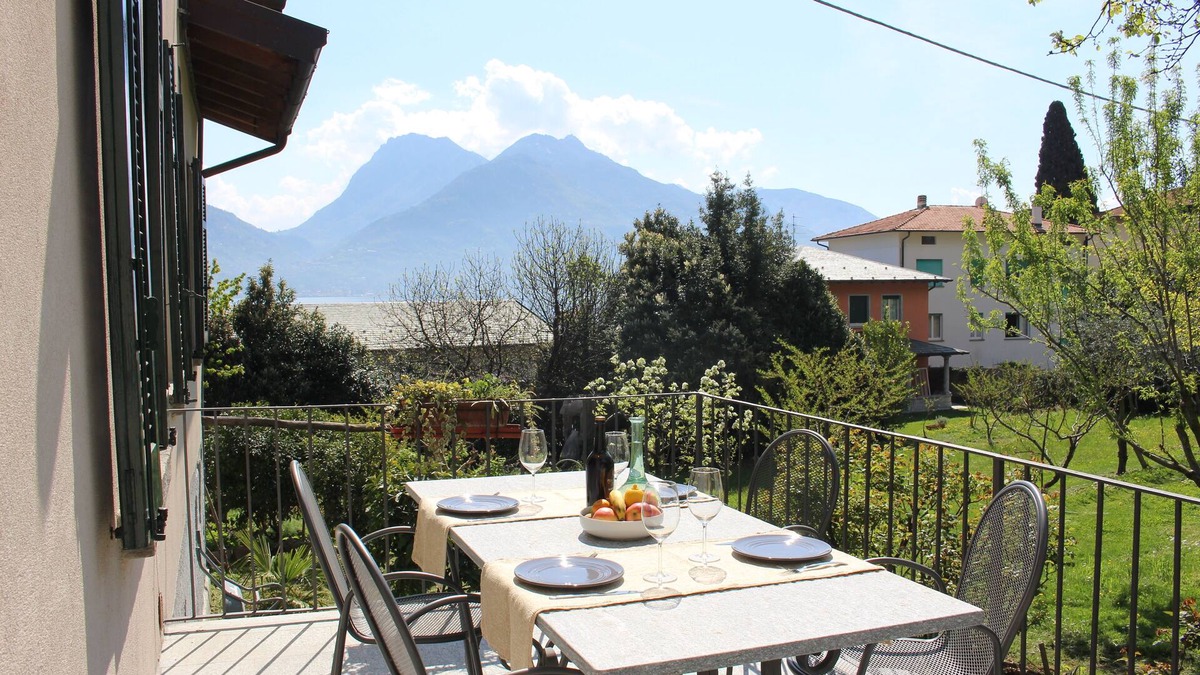 Santa Maria - Rezzonico Apartment | Casa Zia Bianca - Apartment with swimming pool for 4 people