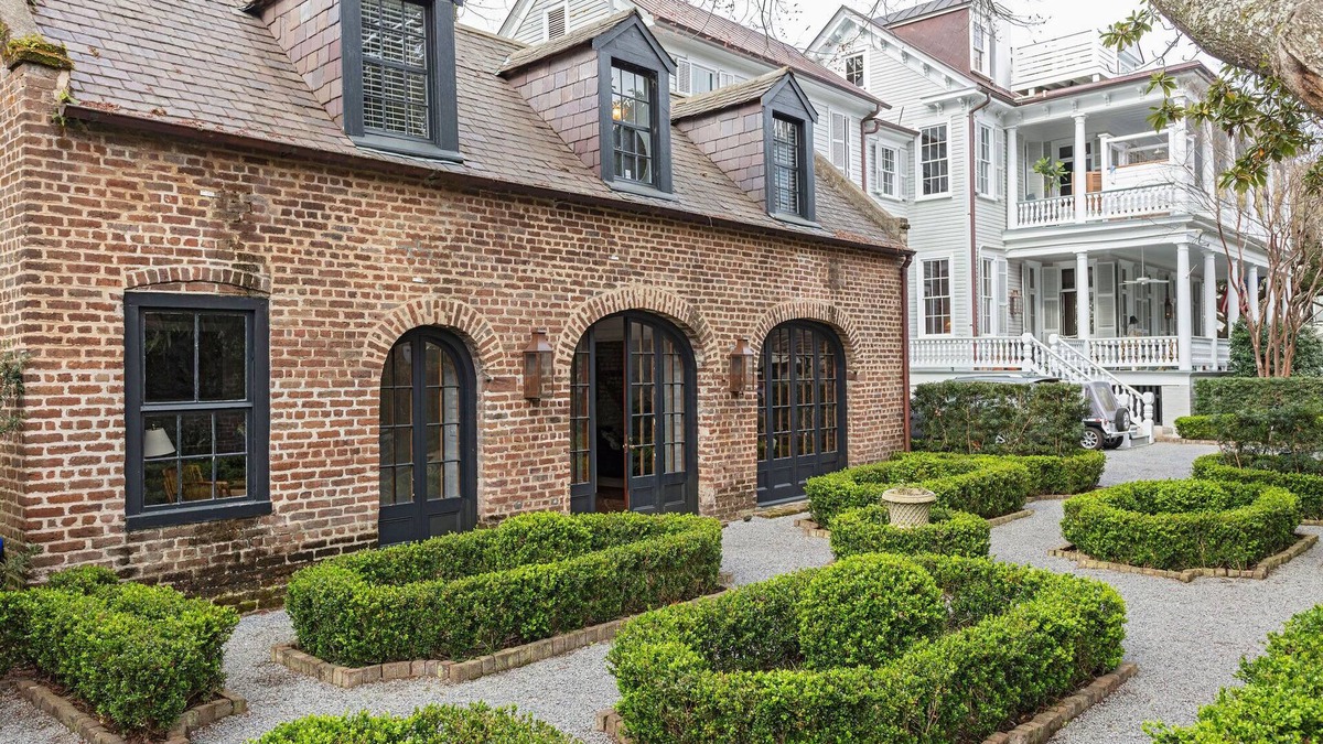 Harleston Village House | Casa Zoë | Historic Garden Carriage House CHS
