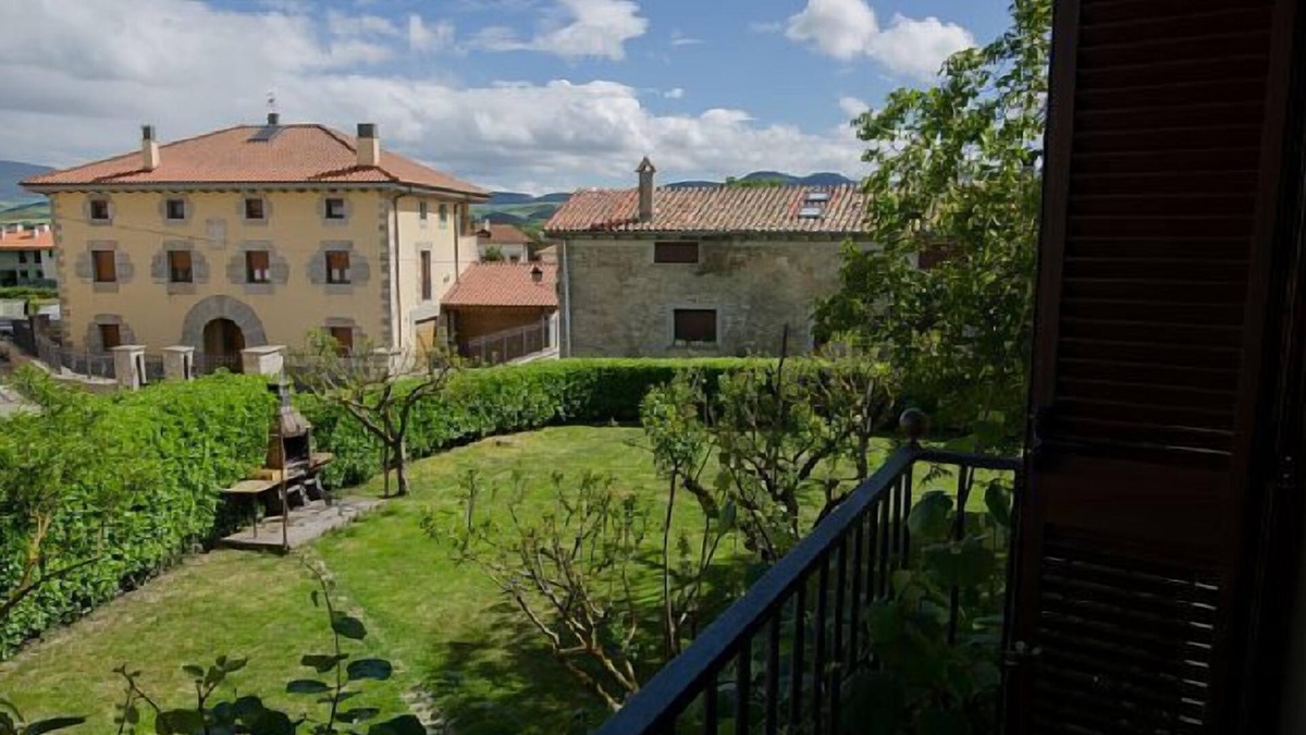 Ibero Cottage | Casa Zubiri-Anocibar I y II for 10 people