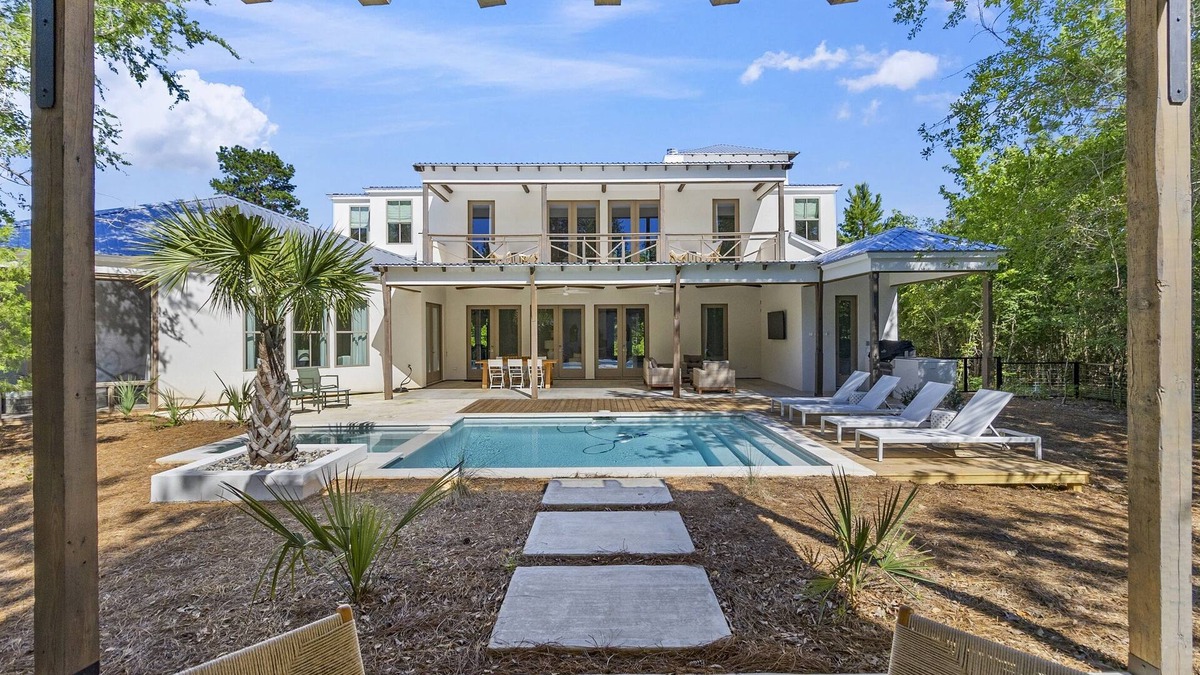 Arp House | Casablanca: Pool, Fire Pit & Luxury at High Hill