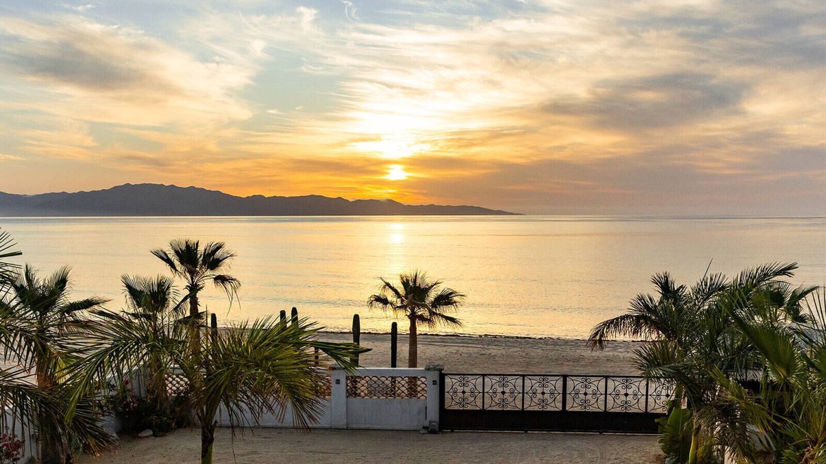 El Sargento House | CASACORAZONmx “Oasis” 2bd Tropical Beachfront - Amazing Views! 325.00n