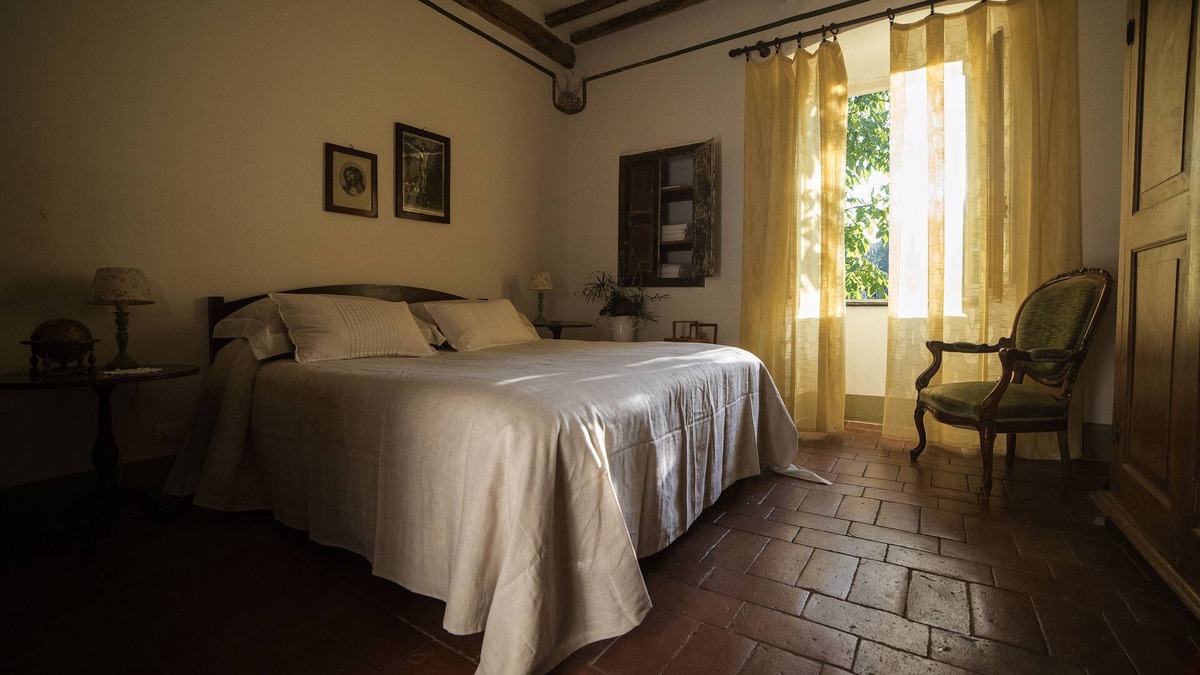 Ortonovo House | Casale Amati La Marchesa, ancient and fascinating oil mill between sea and hills.