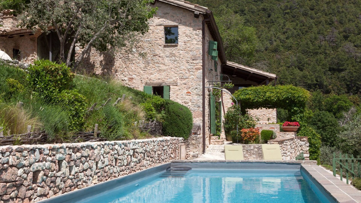 Campello sul Clitunno Villa | CASALE BELLAVISTA, superb views, private pool