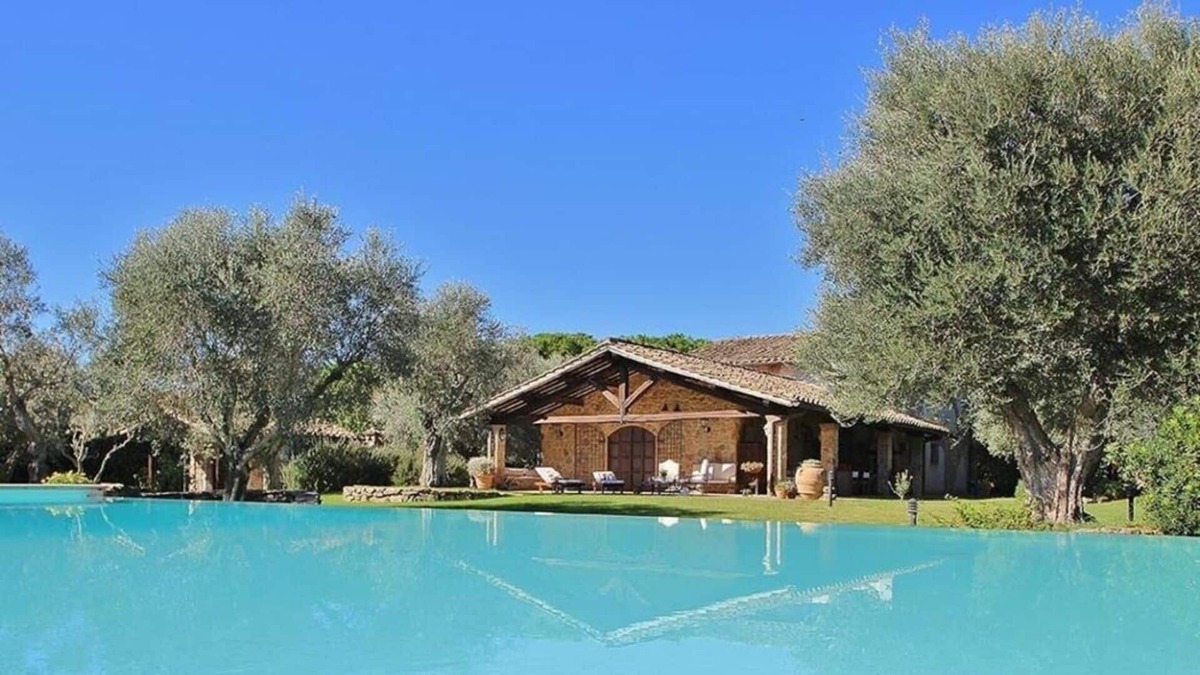 Capalbio Villa | Casale degli Ulivi is a stylish Tuscan house with infinity pool and splendid park, located in Ca...