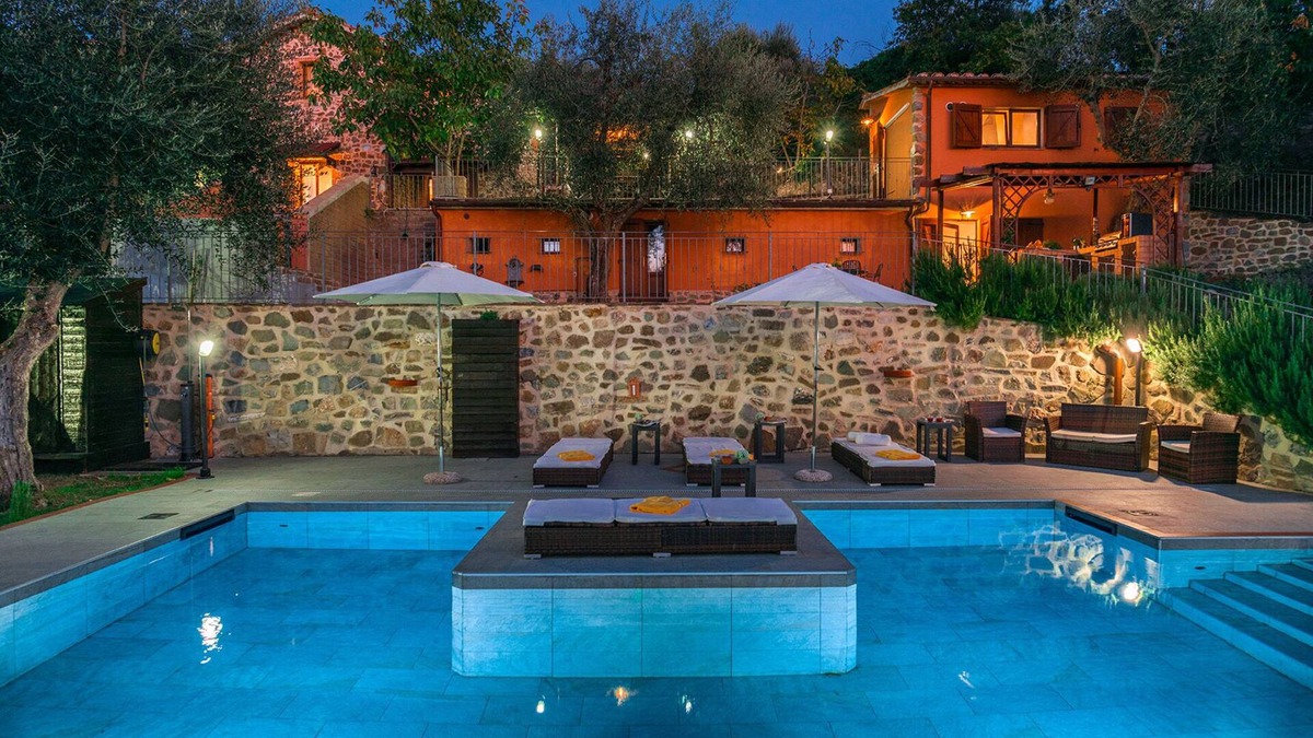 Castel del Piano Villa | Casale Montegiovi 6, Emma Villas