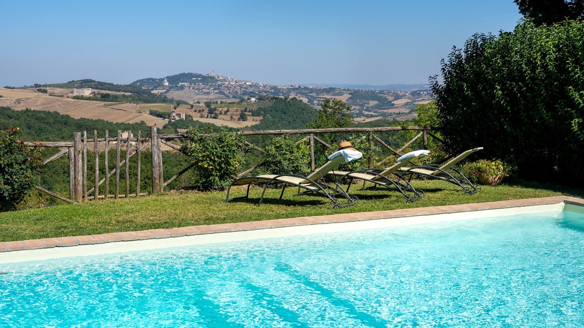 Todi Villa | Casale Torregentile, sleeps 10 in comfort and style. Superb views, A/C