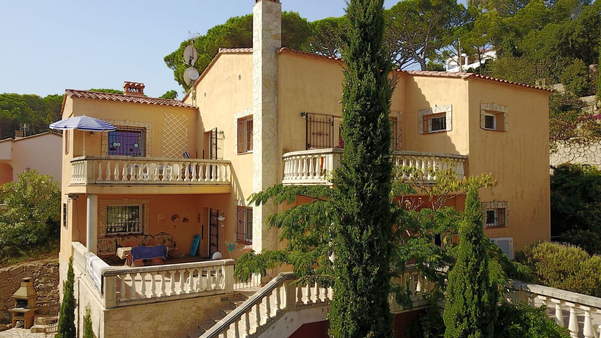 Begur Apartment | Casas-Buendia Elegant and spacious apartment by the pool