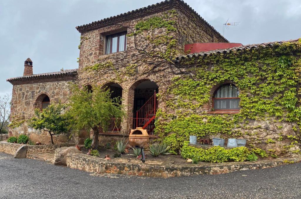 Almendral House | Casas Rurales Monasterio de Rocamador