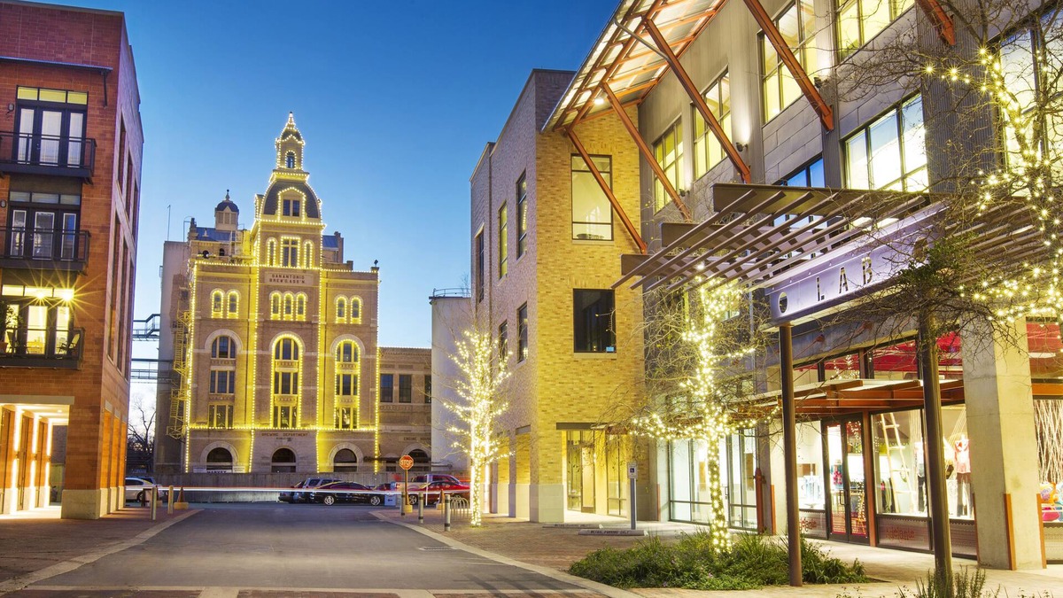 Midtown House | Casbah near the River Walk And Pearl Brewery - Hop N' A Skip To Downtown