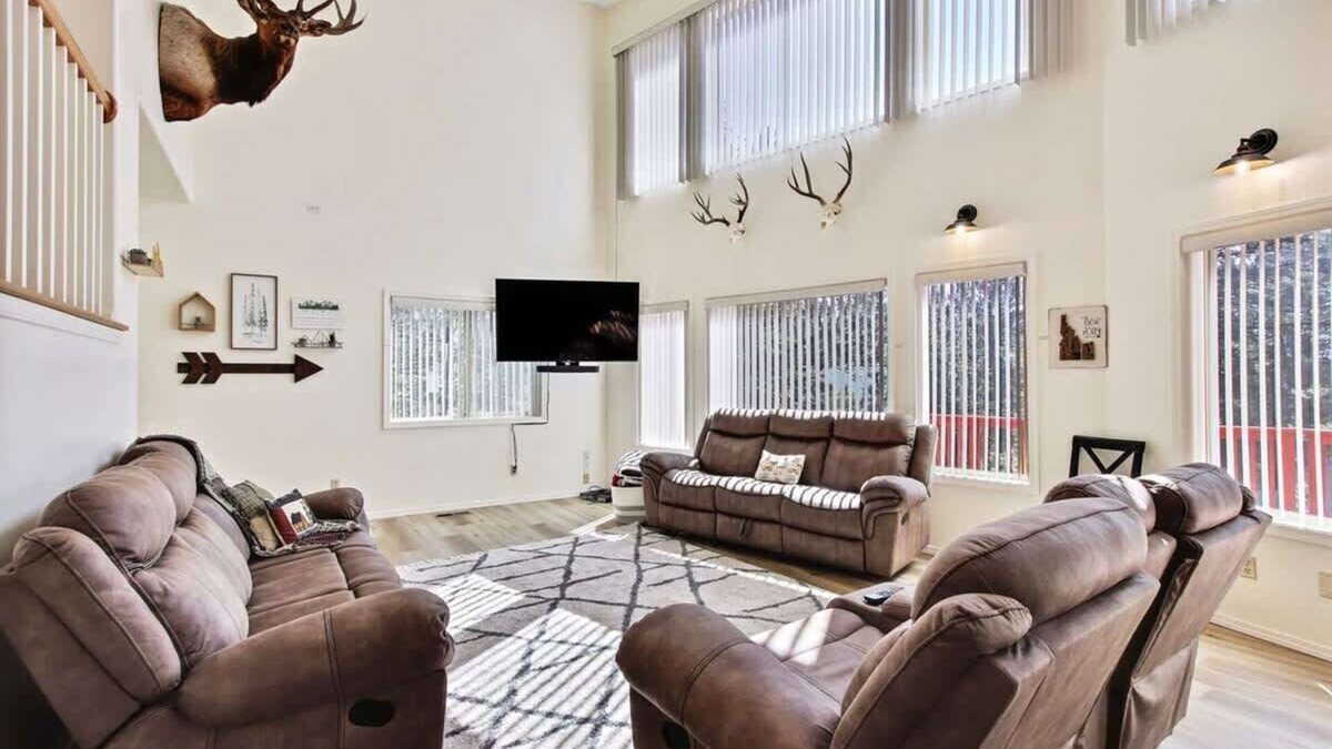 Cascade Cabin | Cascade Cabin Mountain Getaway with Private Beach