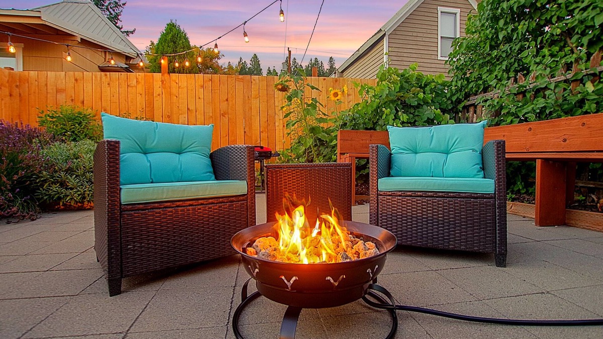 Cle Elum Apartment | Cascade Getaway - Heart of Cle Elum - Full Kitchen, Private Patio & Pet Friendly
