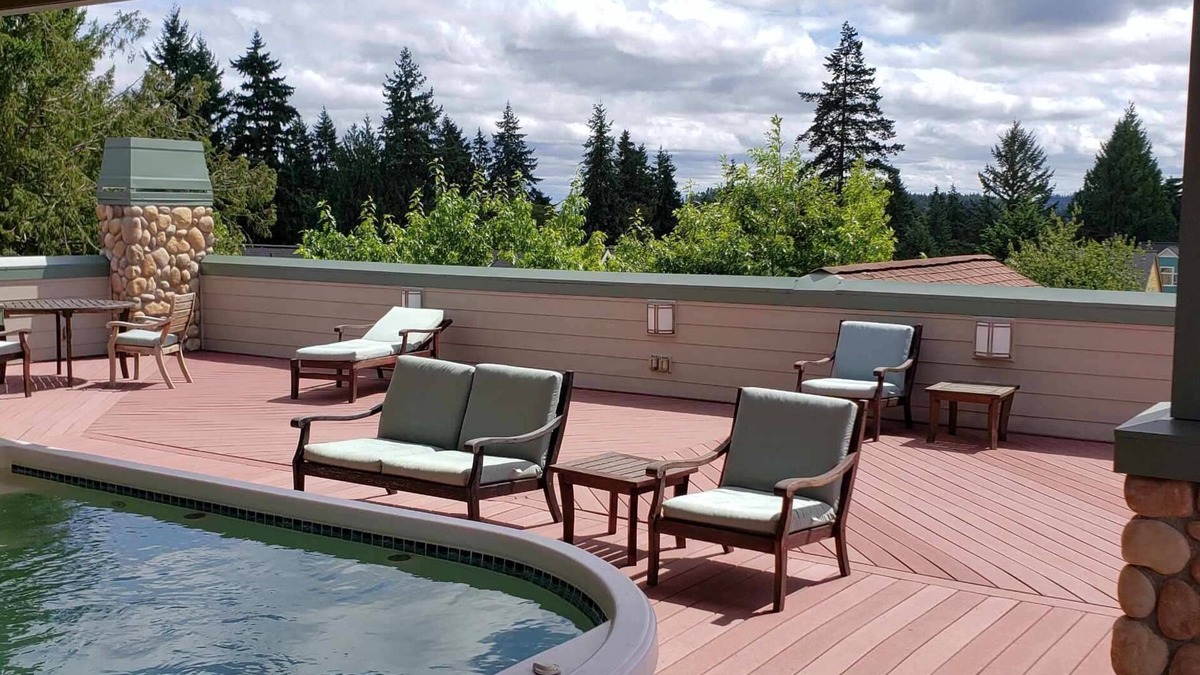 Bainbridge Island Condo | Cascade - Jacuzzi/Pool/Rooftop Deck/Sauna - Just a 15-minute walk to Ferry Dock