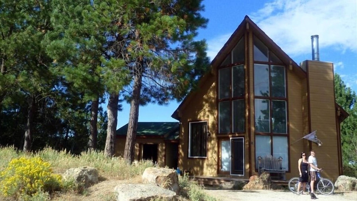 Cascade Cabin | Cascade Lake 250 Yds to Lake/boat launch /Windancer Lodge