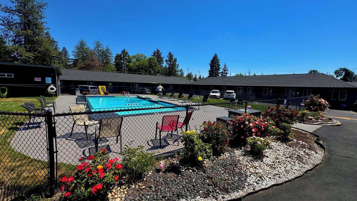 Larkspur Hotel | Cascade Lodge