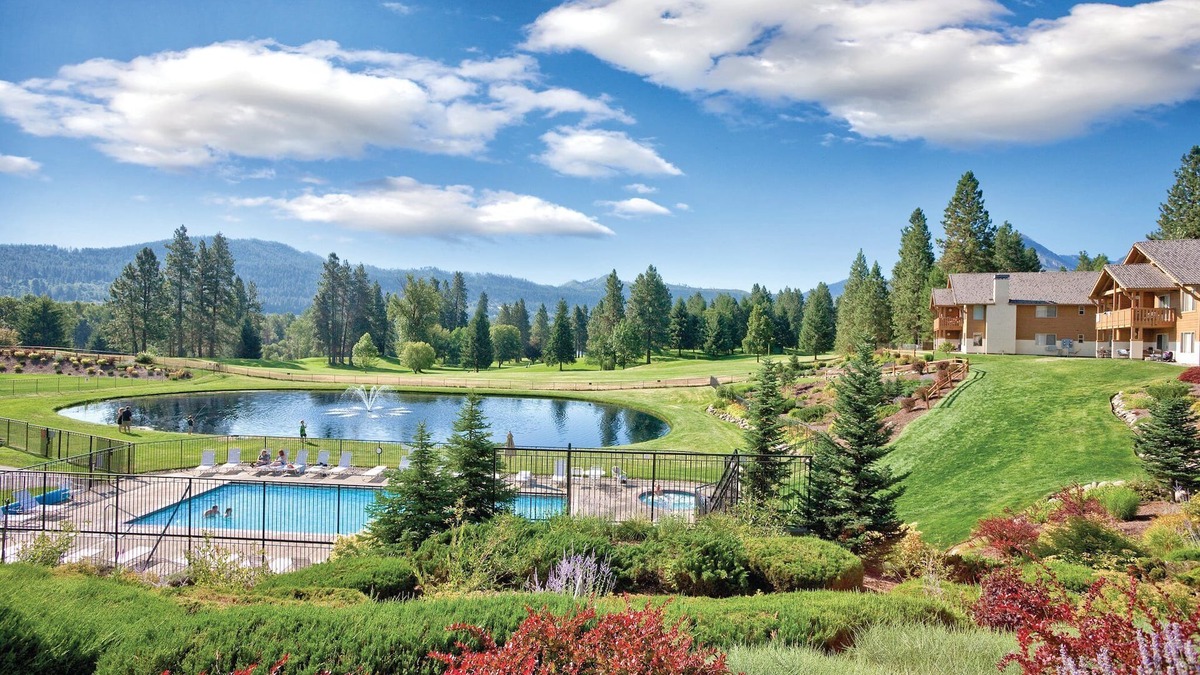 Downtown Leavenworth Resort | Cascade Mountains tapping on your shoulder!
