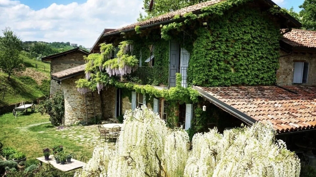 Lerma House | CASCINA BURRONI unique vacations Monferrato. swimming pool.wine.typical dishes.truffles