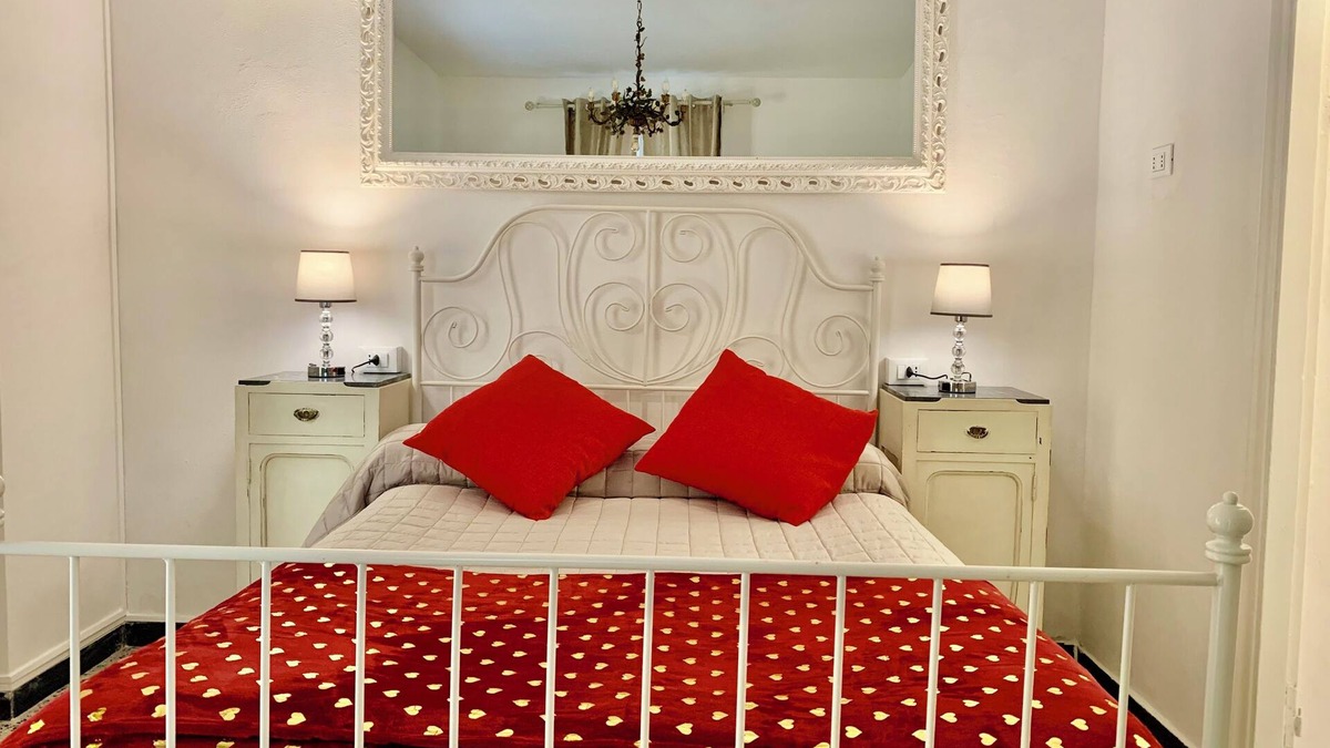 Cinque Terre Apartment | Casetta Ambretta, A quiet boutique loft in the heart of historic village