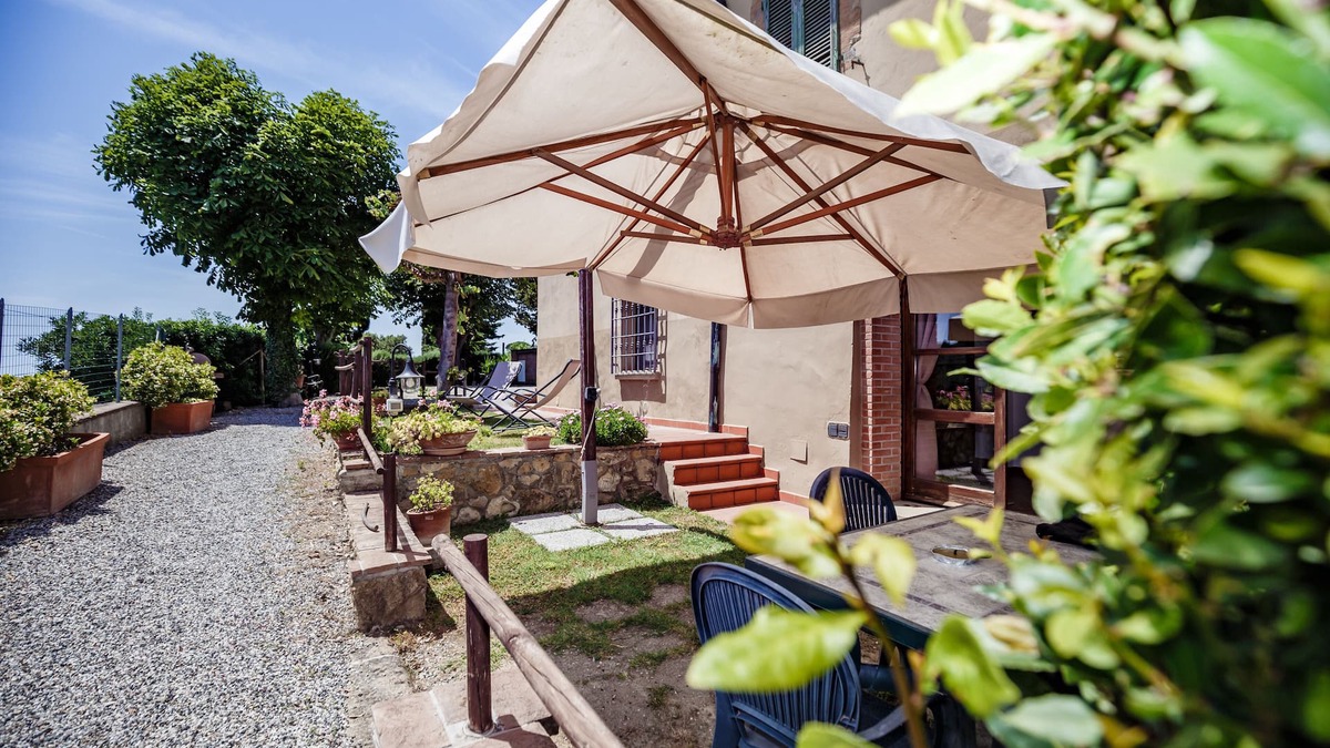 Montescudaio Apartment | Casetta Luna in Tuscany Hillside Near the Sea, Ultra WiFi and Parking