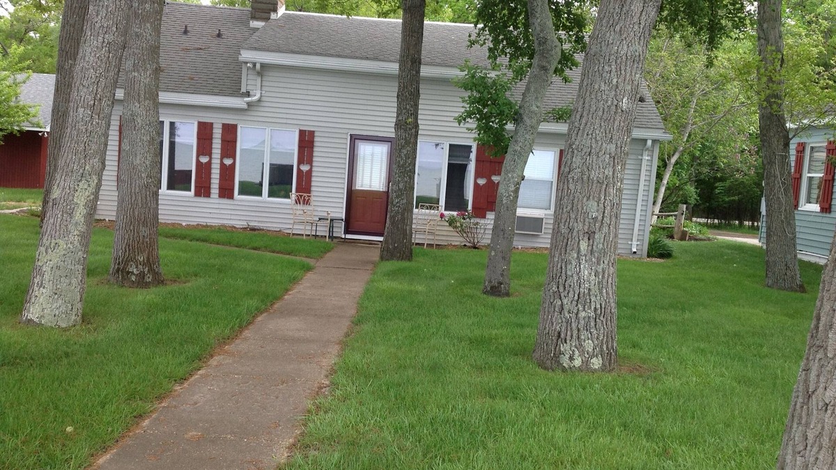Pigeon Cottage | Caseville, Mi (Sand Point Area Cottage Rental) Cute, Cozy Cottage.