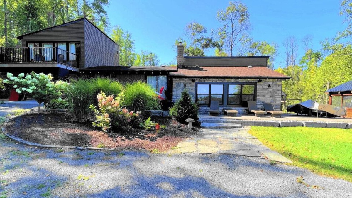 Tudor and Cashel House | Cashel Gem, Sandy Beach, Hot Tub