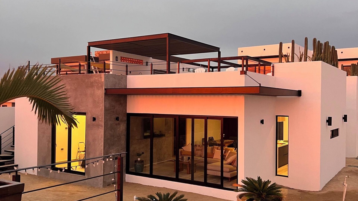 La Ventana House | Casita by the SeanPool, Modern, private rooftop, king bedsn2 minute to beach!