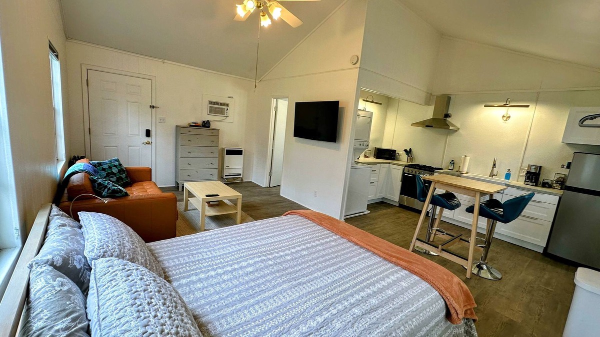 Taylor House | Casita Nueces in Taylor TX