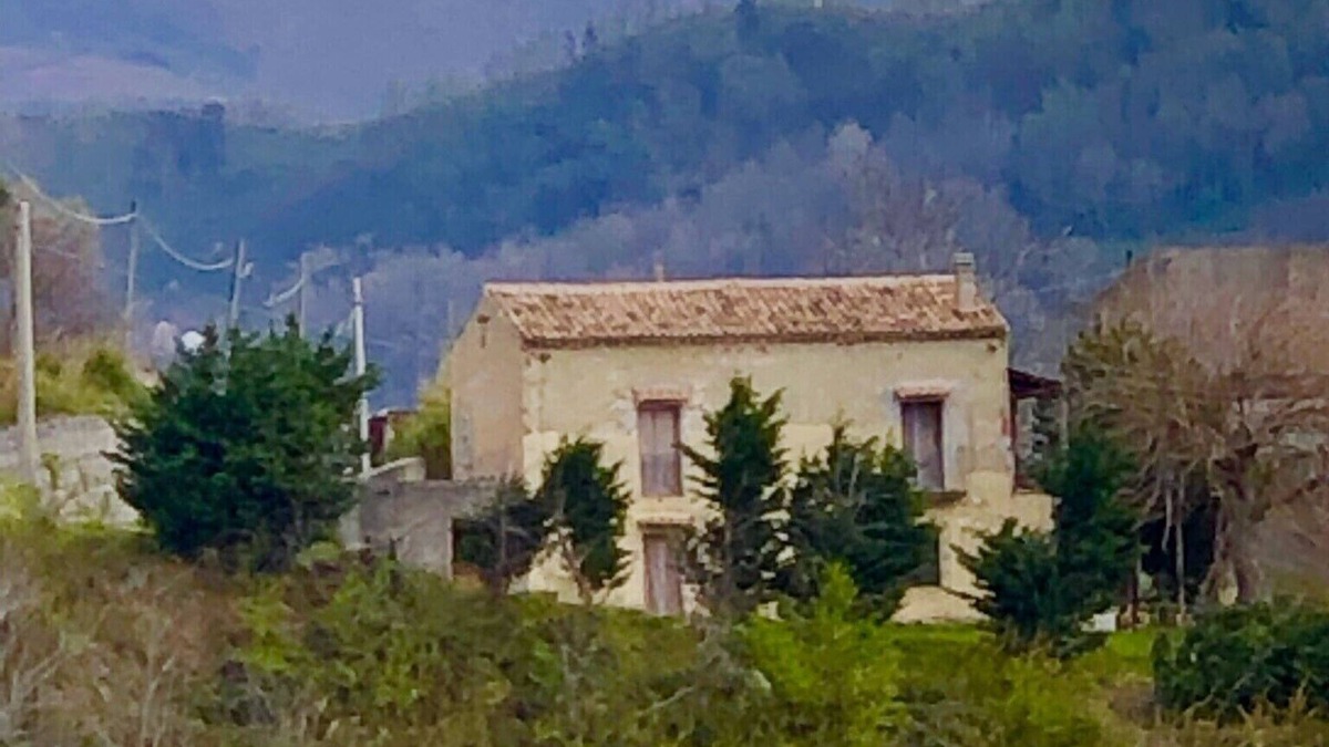 Sangineto House | Casolare Altomonte: House on a Hill With Seaview