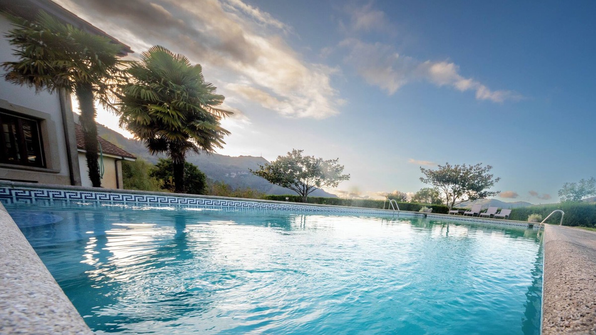 Ampuero Resort | Casona Cántabra con Piscina, Padel, Mucho Campo y Grandes Espacios Interiores!