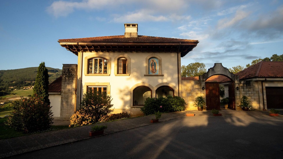 Ampuero House | Casona con Grandes Espacios, sin Vecinos, con Piscina, Padel, Campo y Mucho Más!